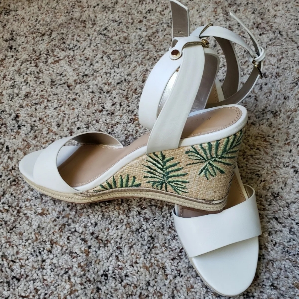 KELLY & KATIE Wedge Devyn embroidered sandals 6.5